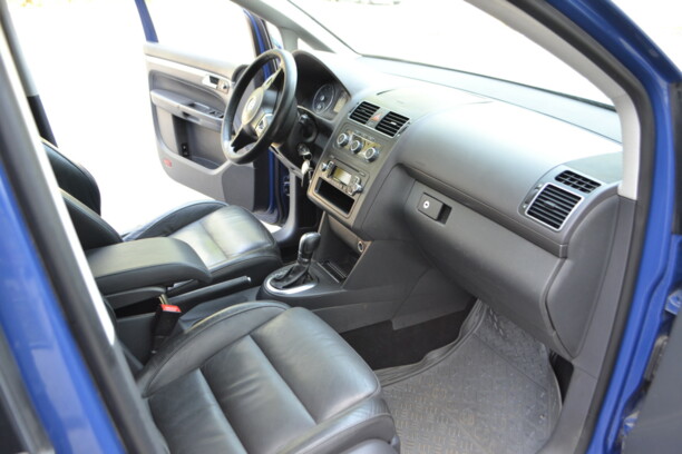 Volkswagen Touran II, 7 мест, 2010 г.