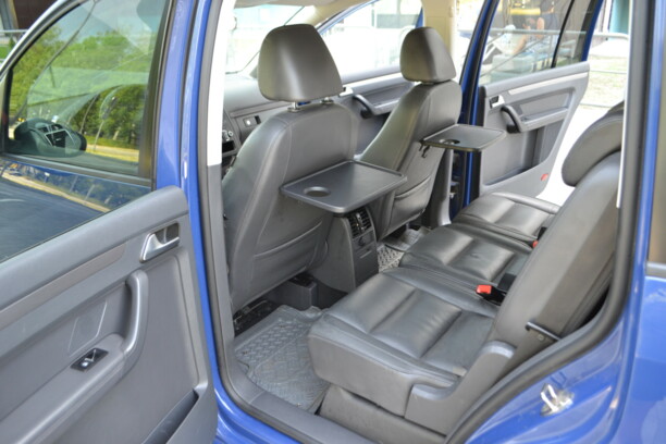 Volkswagen Touran II, 7 мест, 2010 г.