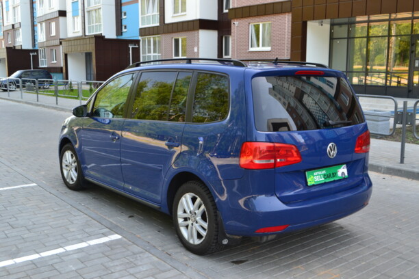 Volkswagen Touran II, 7 мест, 2010 г.