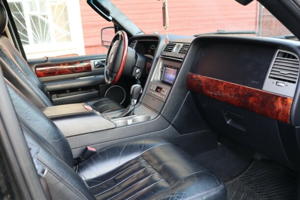 Lincoln Navigator II, 7 мест, 2003 г.