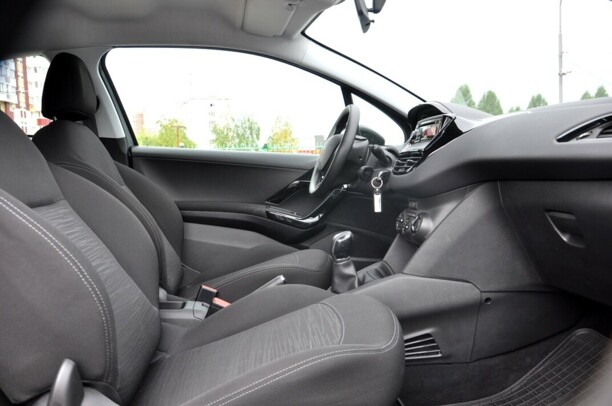 Peugeot 208 I · Рестайлинг, 2016 г.