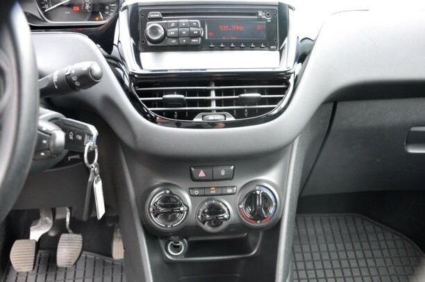 Peugeot 208 I · Рестайлинг, 2016 г.