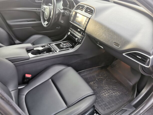 Jaguar XE, 2016 г.