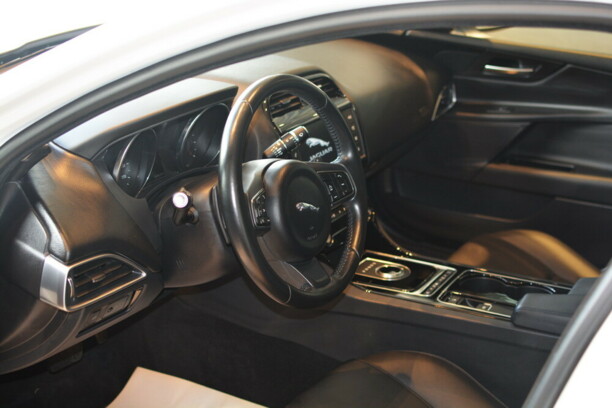 Jaguar XE, 2017 г.