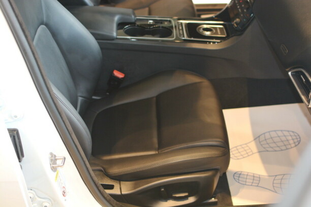 Jaguar XE, 2017 г.