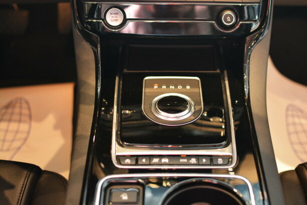 Jaguar XE, 2017 г.