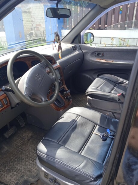 Kia Carnival I, 7 мест, 2000 г.