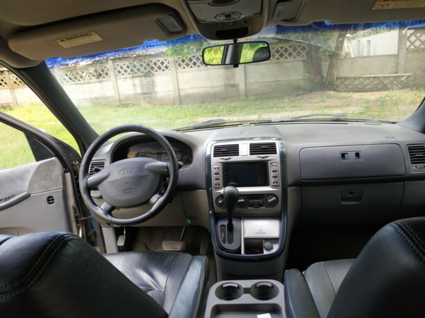 Kia Carnival I, 7 мест, 1999 г.