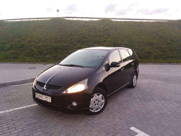 Mitsubishi Grandis, 7 мест, 2008 г.