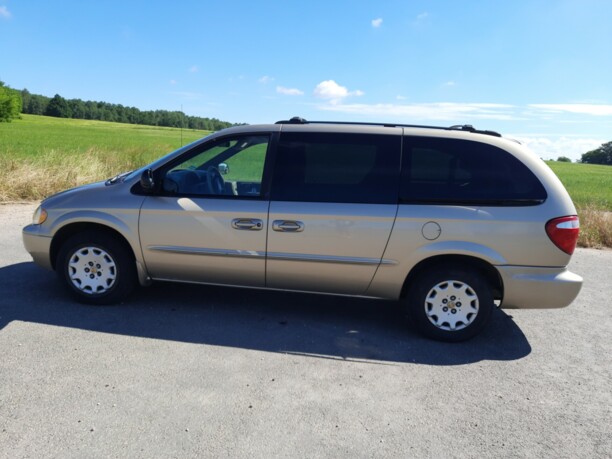 Chrysler Town and Country IV, 7 мест, 2002 г.