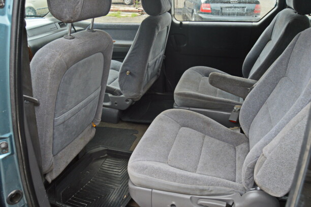 Kia Carnival I, 7 мест, 2000 г.