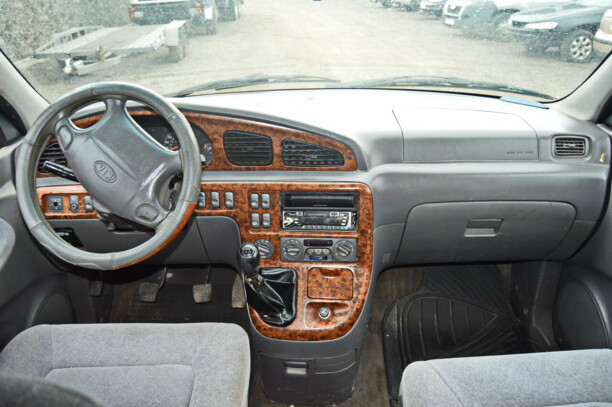 Kia Carnival I, 7 мест, 2000 г.