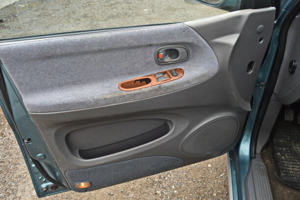 Kia Carnival I, 7 мест, 2000 г.