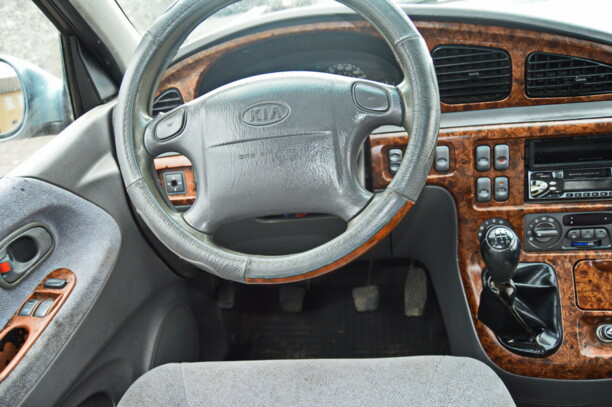 Kia Carnival I, 7 мест, 2000 г.