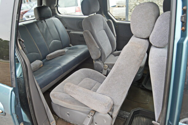 Kia Carnival I, 7 мест, 2000 г.