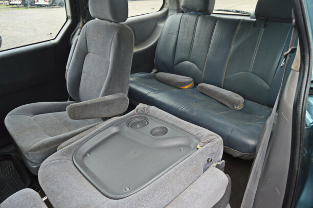 Kia Carnival I, 7 мест, 2000 г.