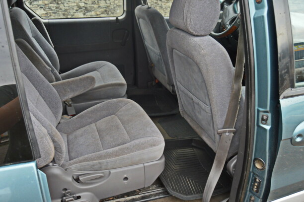 Kia Carnival I, 7 мест, 2000 г.