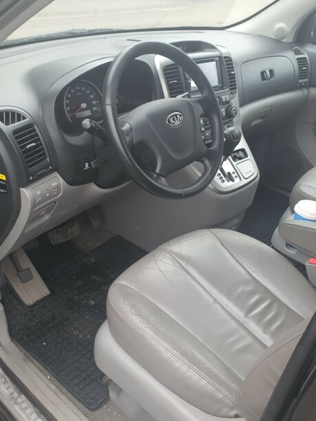Kia Carnival II, 7 мест, 2007 г.