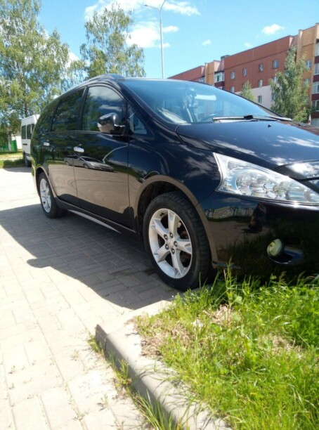 Mitsubishi Grandis, 7 мест, 2008 г.