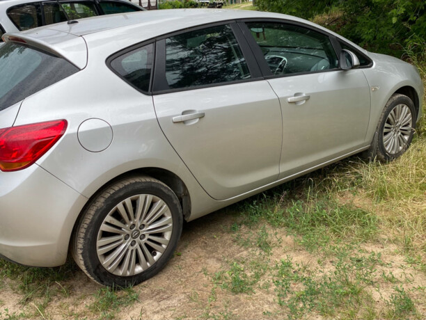 Opel Astra J, 2011 г.