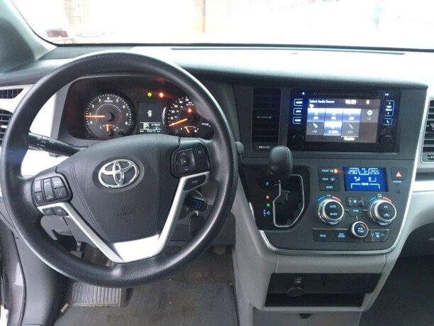 Toyota Sienna III (XL30), 7 мест, 2016 г.