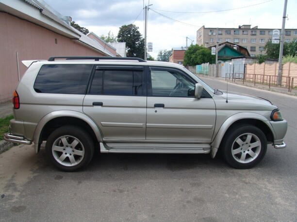 Mitsubishi Montero Sport, 2000 г.