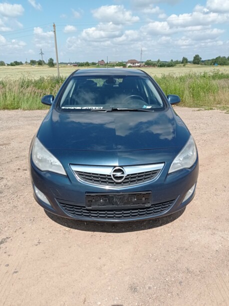 Opel Astra J, 2010 г.