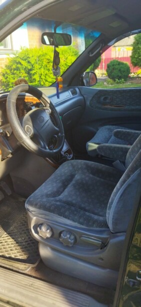 Kia Carnival I, 7 мест, 1999 г.