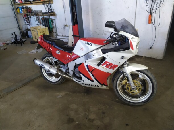 Yamaha FZR FZR750, 1988 г.