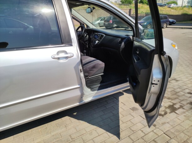 Mazda MPV II · Рестайлинг, 7 мест, 2004 г.