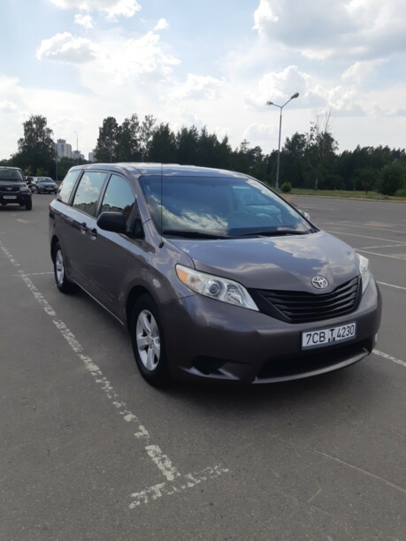 Toyota Sienna III (XL30), 7 мест, 2010 г.