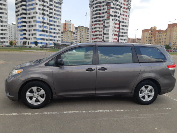 Toyota Sienna III (XL30), 7 мест, 2010 г.