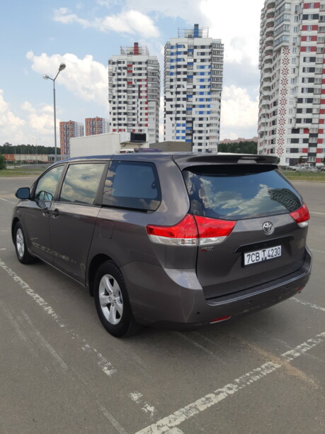 Toyota Sienna III (XL30), 7 мест, 2010 г.