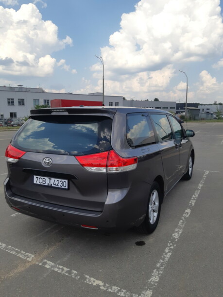 Toyota Sienna III (XL30), 7 мест, 2010 г.