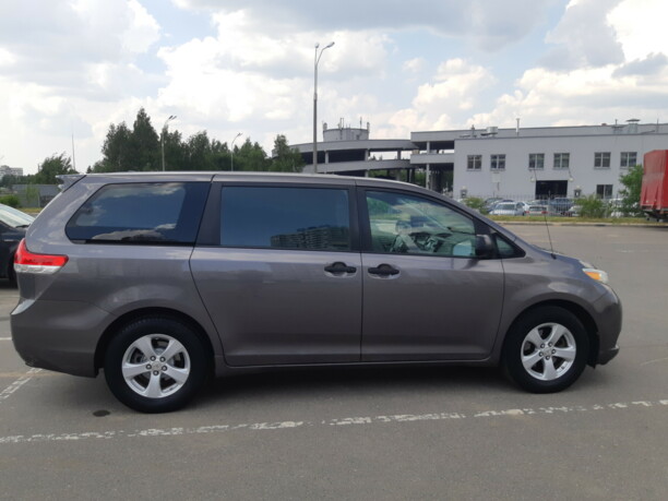 Toyota Sienna III (XL30), 7 мест, 2010 г.