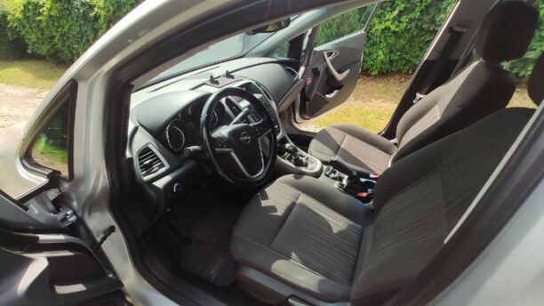 Opel Astra J, 2011 г.