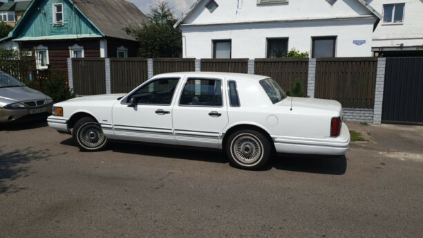 Lincoln Town Car II, 1991 г.