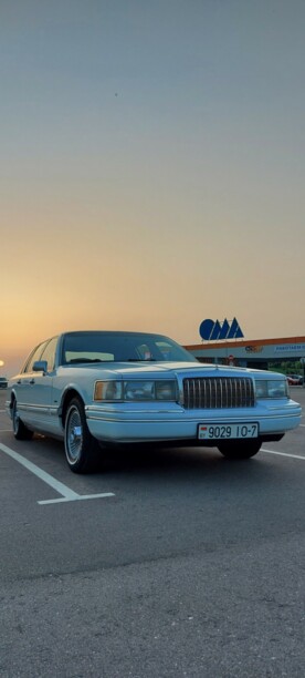 Lincoln Town Car II, 1991 г.
