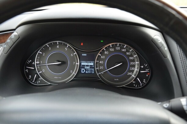Infiniti QX56 II, 7 мест, 2011 г.