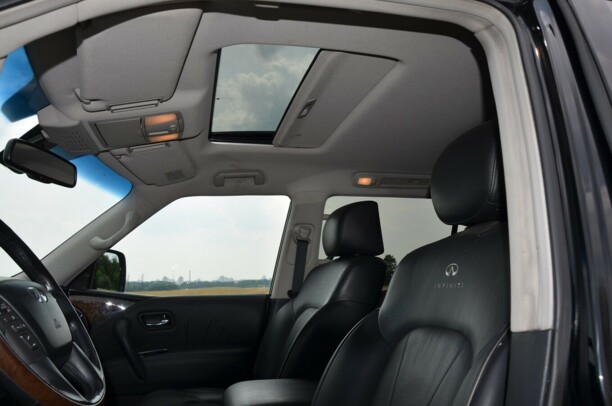 Infiniti QX56 II, 7 мест, 2011 г.