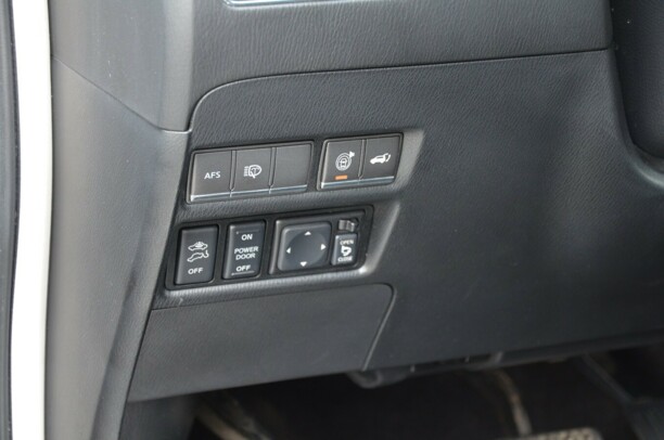 Infiniti QX56 II, 7 мест, 2011 г.