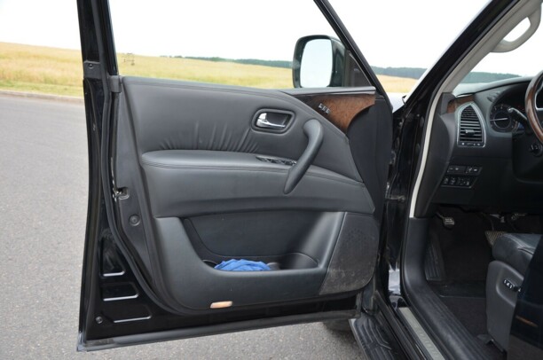 Infiniti QX56 II, 7 мест, 2011 г.