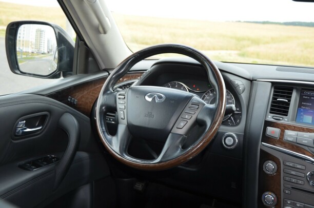 Infiniti QX56 II, 7 мест, 2011 г.