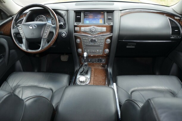Infiniti QX56 II, 7 мест, 2011 г.