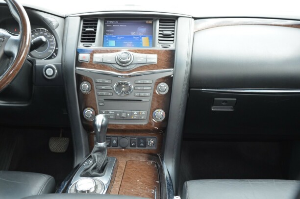 Infiniti QX56 II, 7 мест, 2011 г.