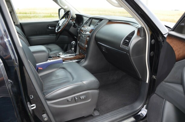 Infiniti QX56 II, 7 мест, 2011 г.