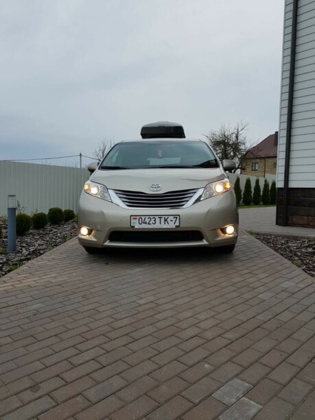 Toyota Sienna III (XL30), 7 мест, 2017 г.