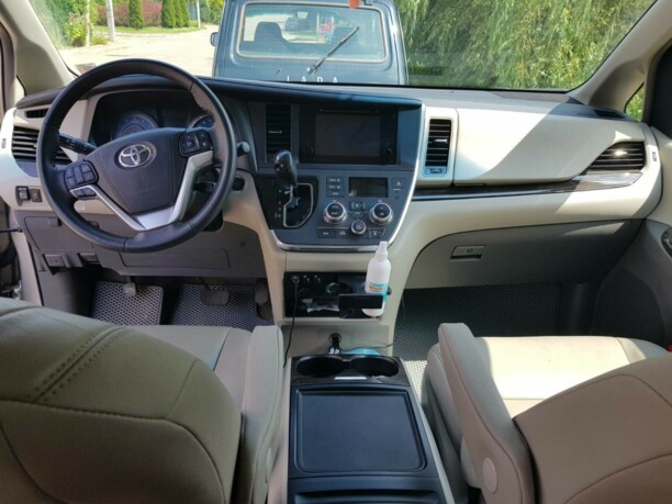 Toyota Sienna III (XL30), 7 мест, 2017 г.