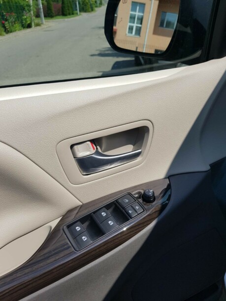 Toyota Sienna III (XL30), 7 мест, 2017 г.