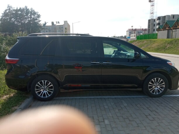 Toyota Sienna III (XL30), 7 мест, 2018 г.